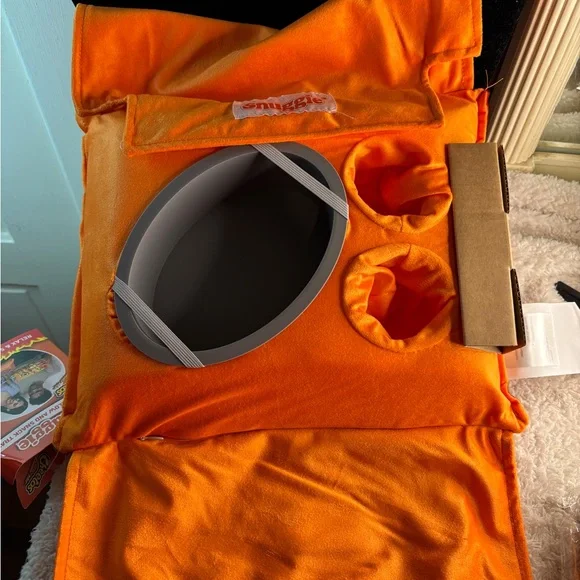 Snuggie 2-in-1 Pillow and Snack Tray Cheetos Flamin' Hot 2 Drinks Holders,Tray - Picture 10 of 12